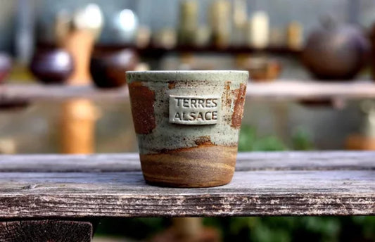 Mug artisanal Terres Alsace – face avec inscription Terres Alsace