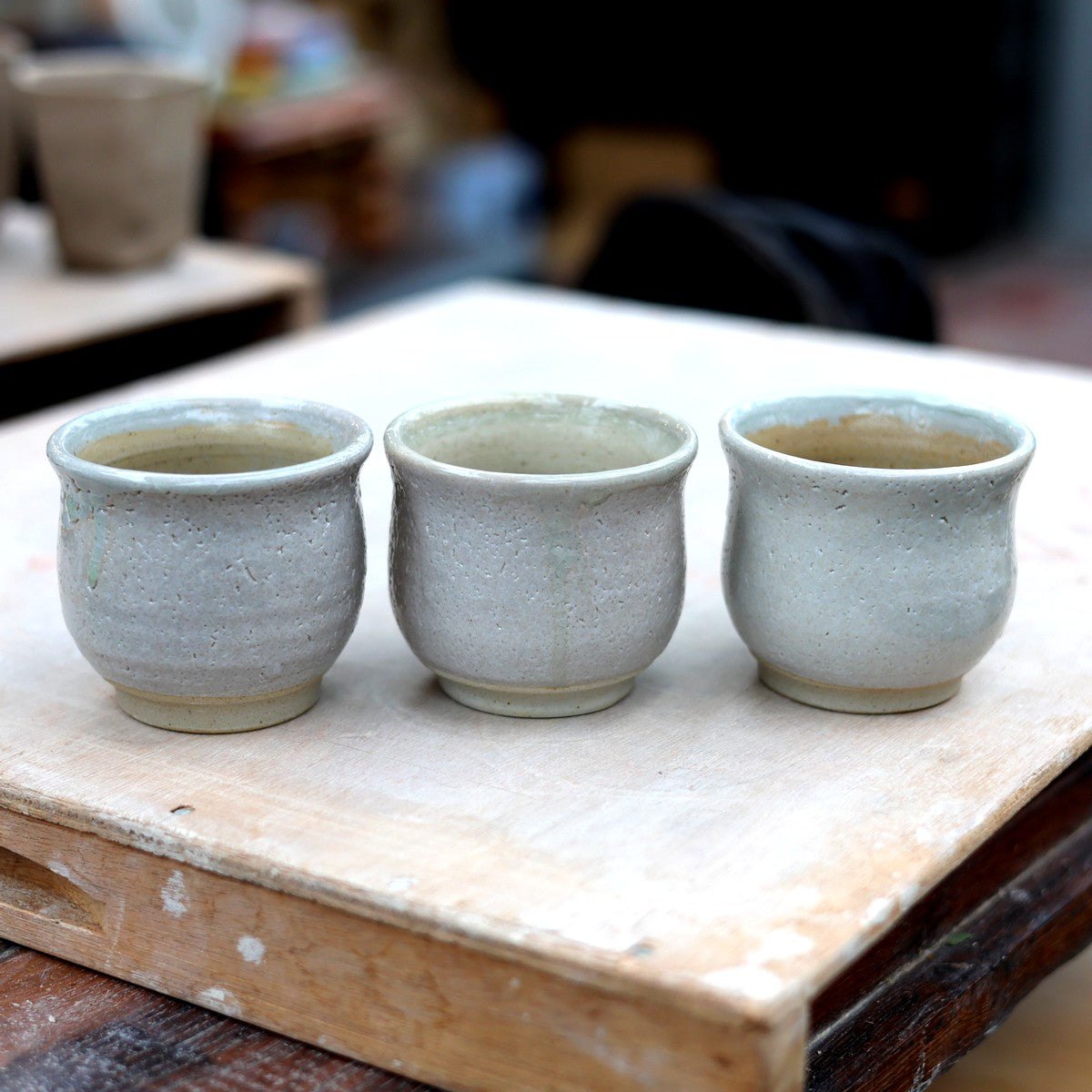 Petit pot en grès Shino – Collection Esprit Mingei