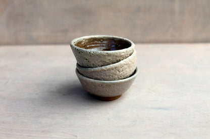 Soucoupe en grès - Tasse - émail Shino – Collection ESPRIT MINGEI