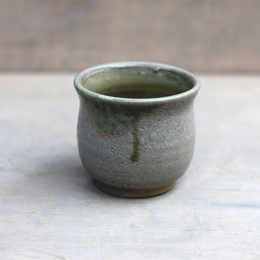 Petit pot en grès Shino – Collection Esprit Mingei