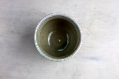 Petit pot en grès Shino – Collection Esprit Mingei