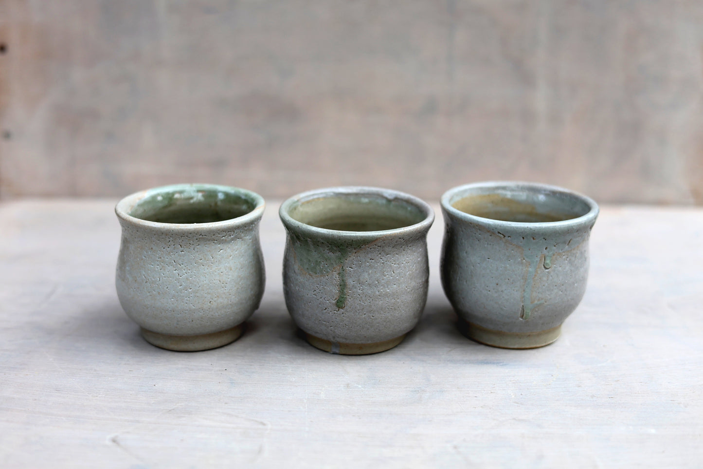 Petit pot en grès Shino – Collection Esprit Mingei