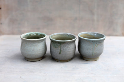 Petit pot en grès Shino – Collection Esprit Mingei