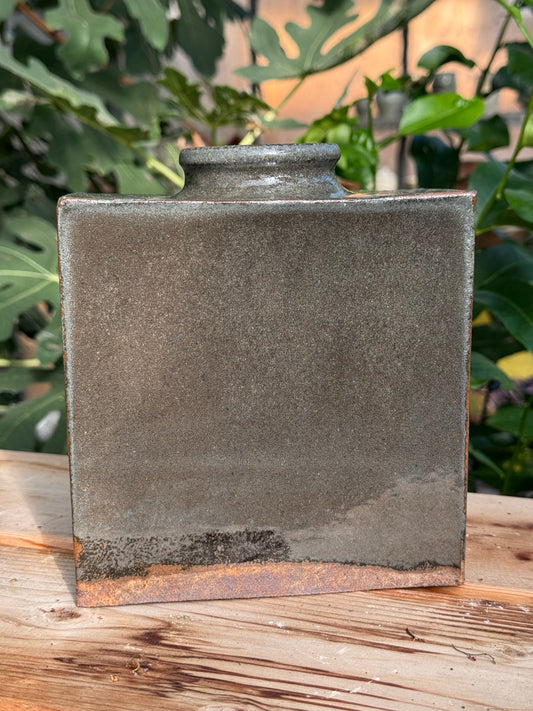 Grand vase rectangulaire – grès rouge, émail gris anthracite – 08