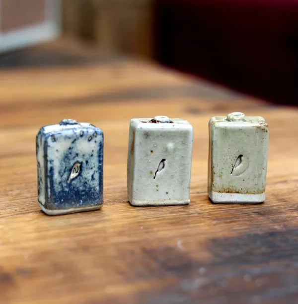 Mini vase rectangulaire en grès – wabi‑sabi (soliflore)
