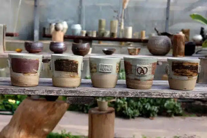 Mug artisanal Terres Alsace – série de mugs sur planche