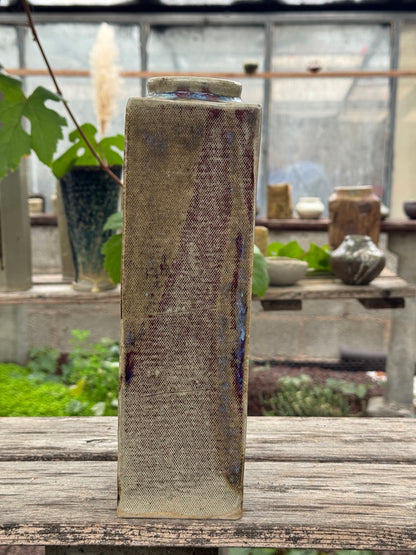 Vase en grès, deuxième face et nuances de réduction