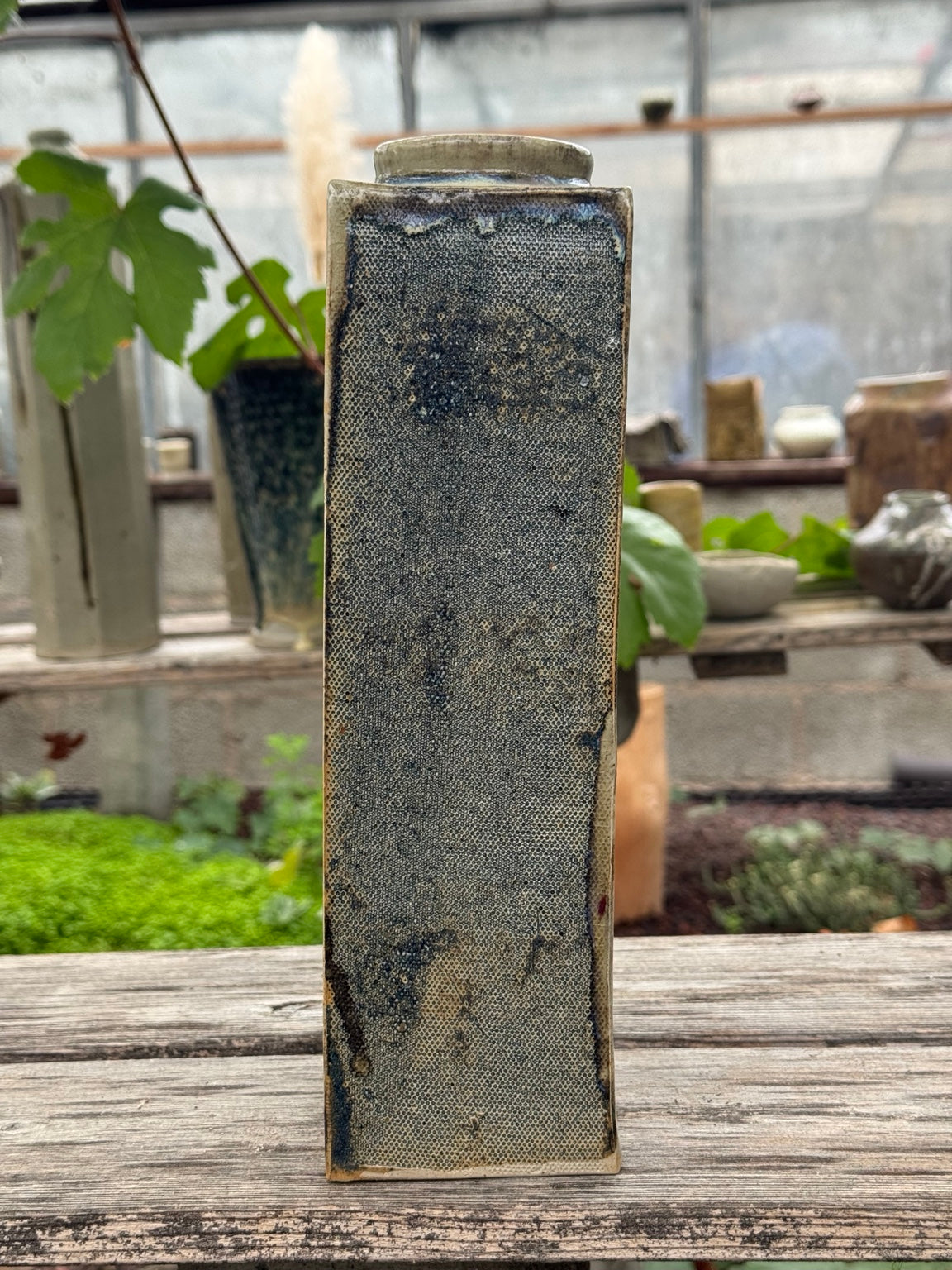Vase rectangulaire en grès 29 cm, face principale