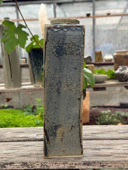 Vase rectangulaire en grès 29 cm, face principale