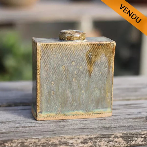 Petit vase rectangulaire en grès – wabi‑sabi
