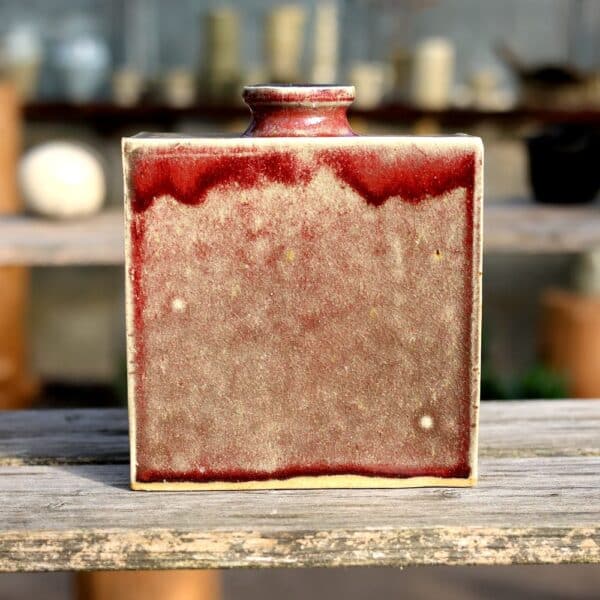 Vase rectangulaire en grès – ref 8 (18 × 15,5 × 7,5 cm)