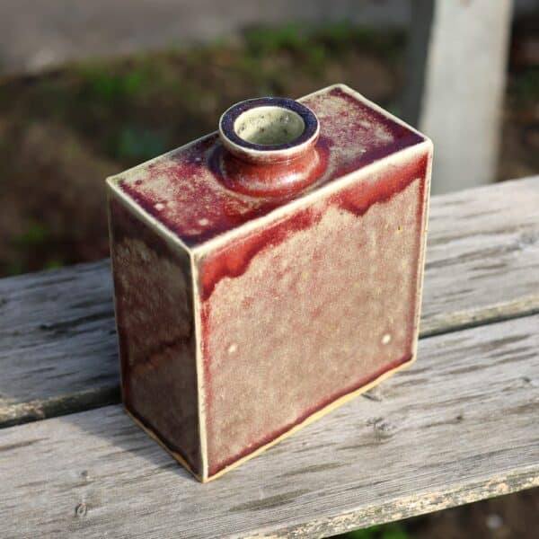 Vase rectangulaire en grès – ref 8 (18 × 15,5 × 7,5 cm)