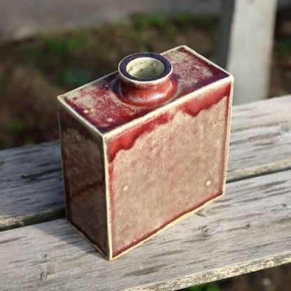 Vase rectangulaire en grès – ref 8 (18 × 15,5 × 7,5 cm)