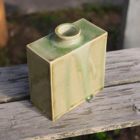 Vase rectangulaire en grès – ref 9 (18 × 15,5 × 7,5 cm)