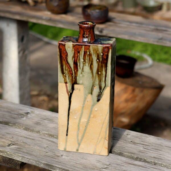 Grand vase rectangulaire en grès – émail vert (31 × 12 × 5,5 cm)